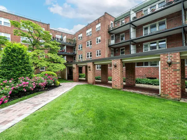 32 Pearsall #1A, Glen Cove, NY 11542