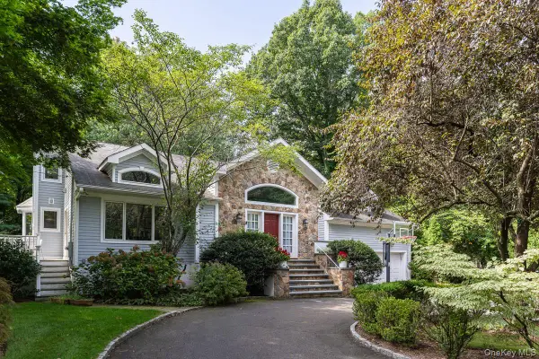 1 Deepwoods Lane, Old Greenwich, CT 06870