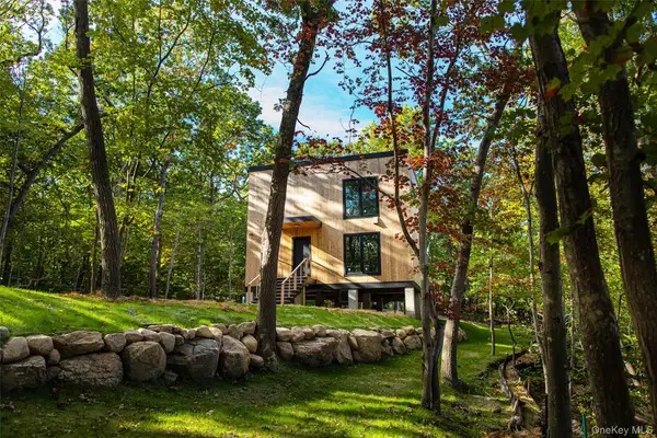 5 Oakwood Drive, Wading River, NY 11792