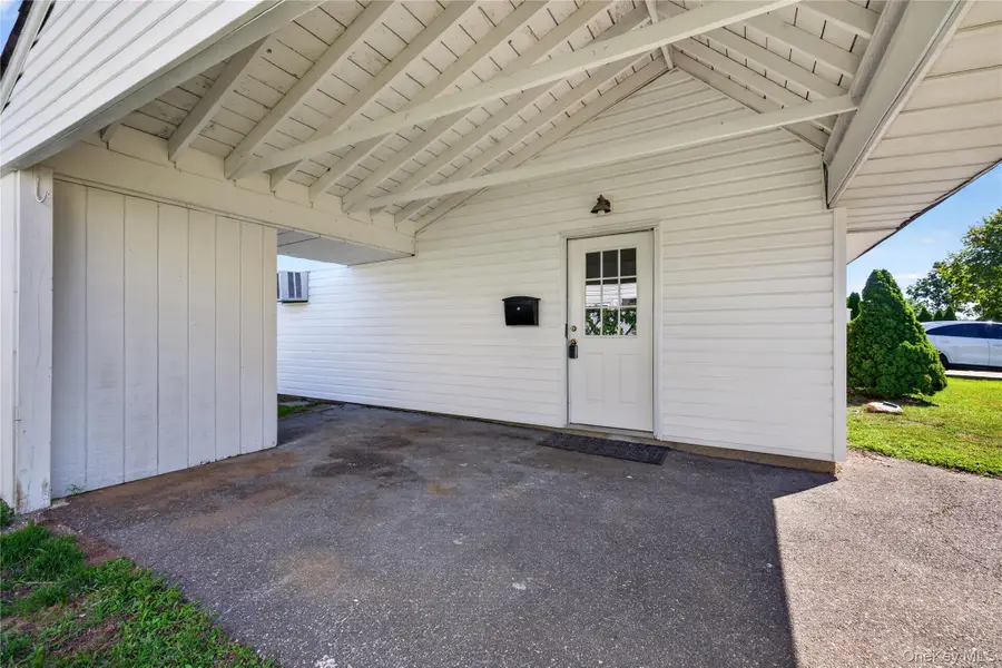 17 Berry Lane, Hicksville, NY 11801 - #3