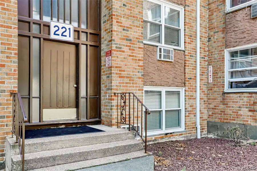 221 Kearsing Parkway #E, Monsey, NY 10952 - #3