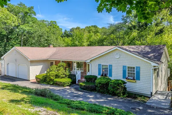 18 Beaver Lane W, Westhampton, NY 11977
