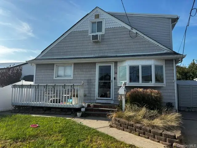 14 E Seacrest Avenue, Lindenhurst, NY 11757 - #1
