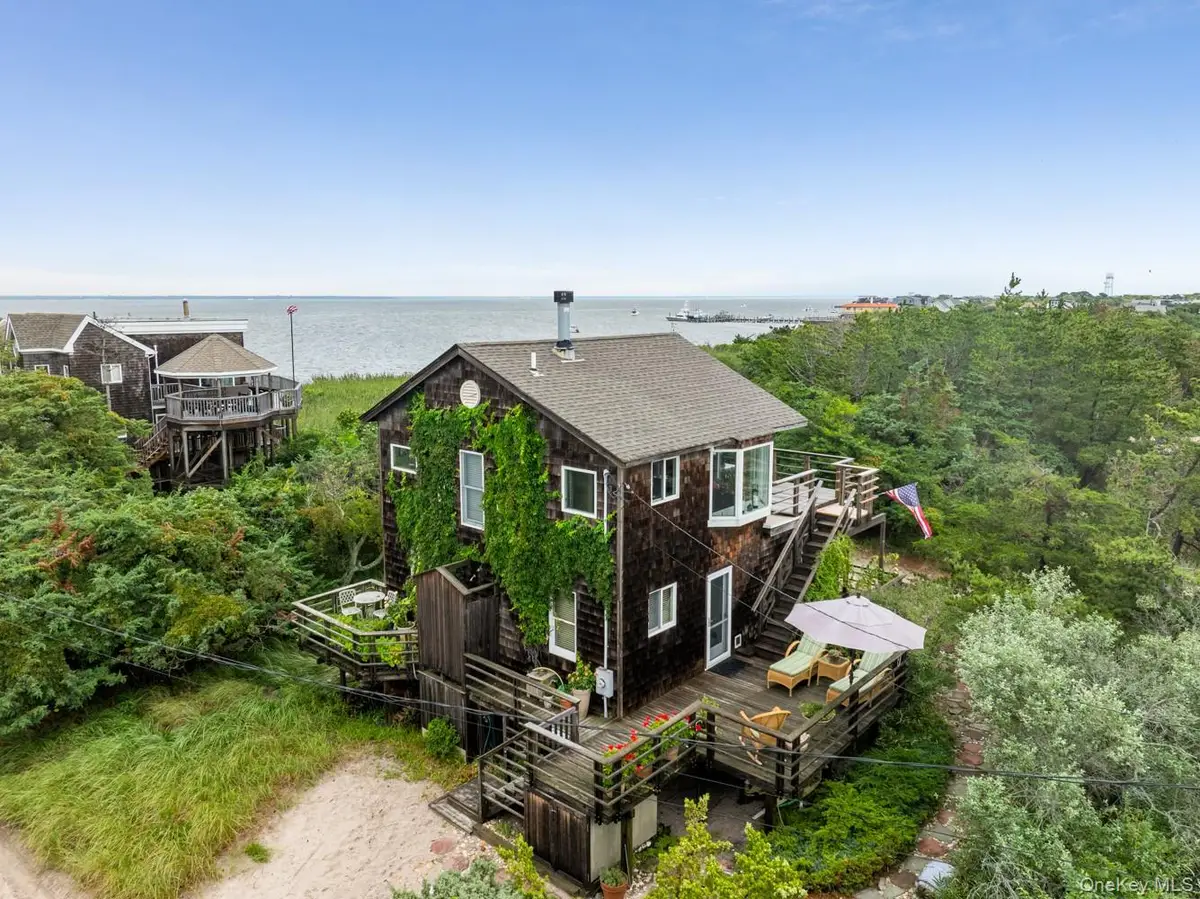 31 E End Walk, Islip, NY 11706 - #1