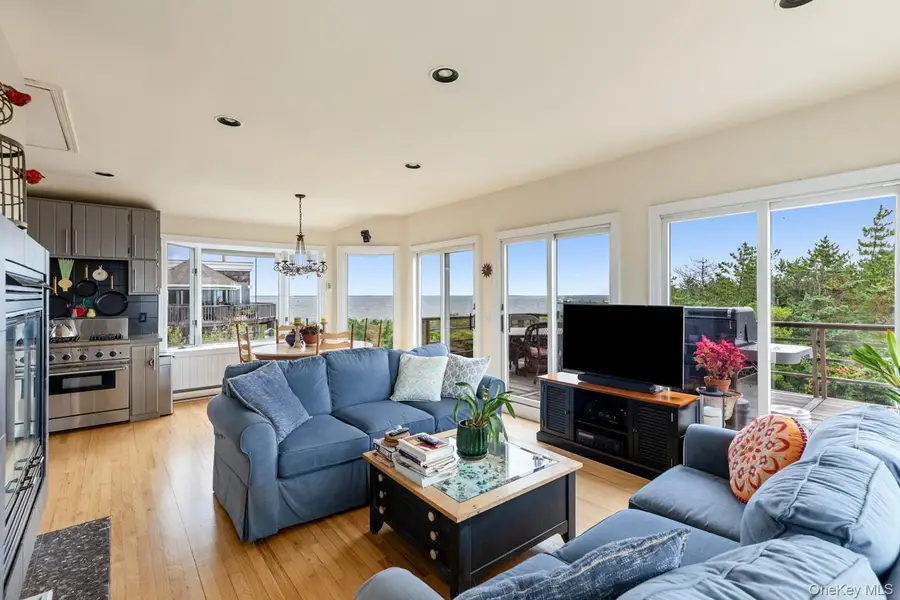 31 E End Walk, Islip, NY 11706 - #3