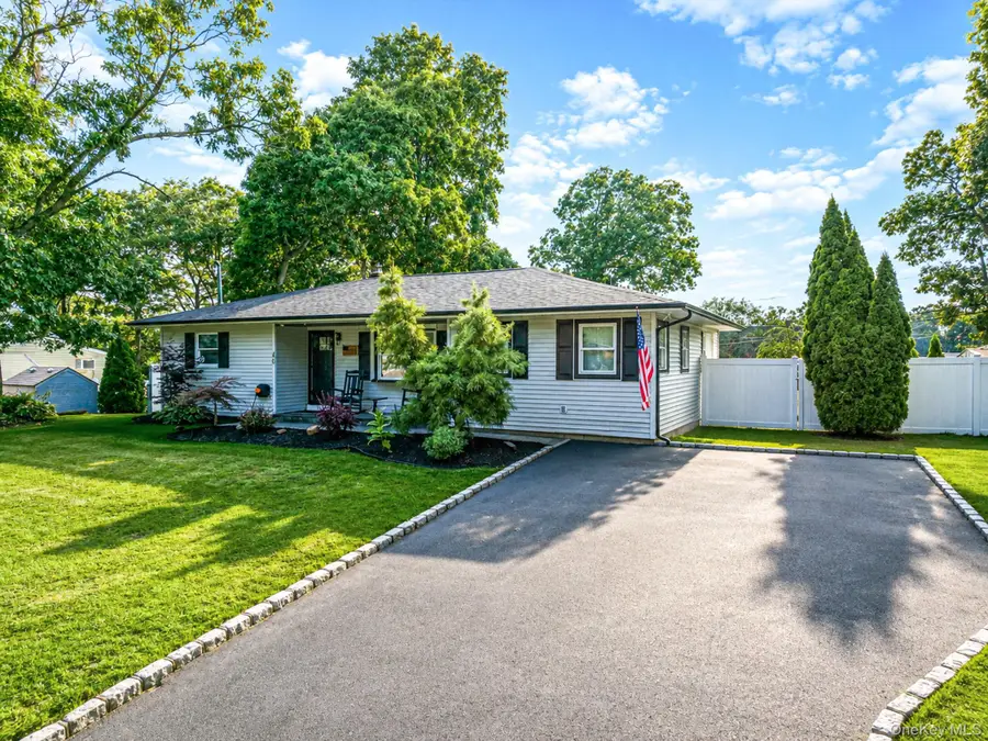 40 Avenue A, Holbrook, NY 11741 - #2