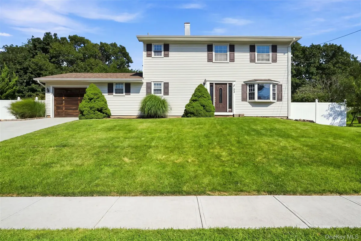 25 Harvey Lane, Ronkonkoma, NY 11779 - #1
