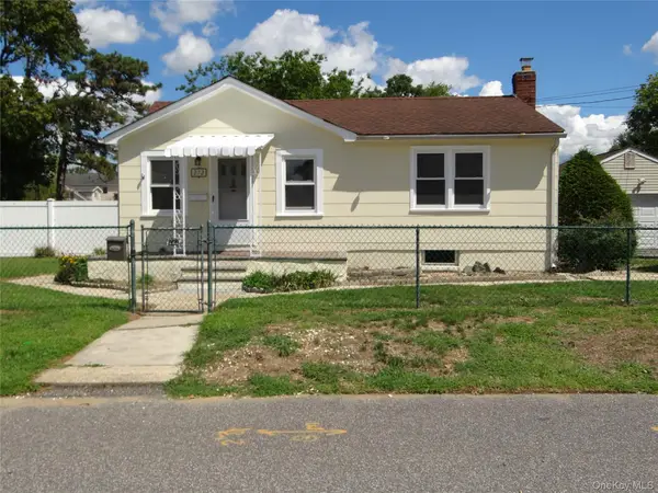272 12th Avenue, West Babylon, NY 11704