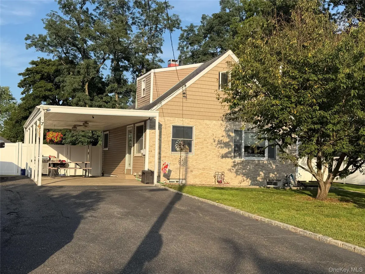 7 Crystal Lane, Brentwood, NY 11717 - #1