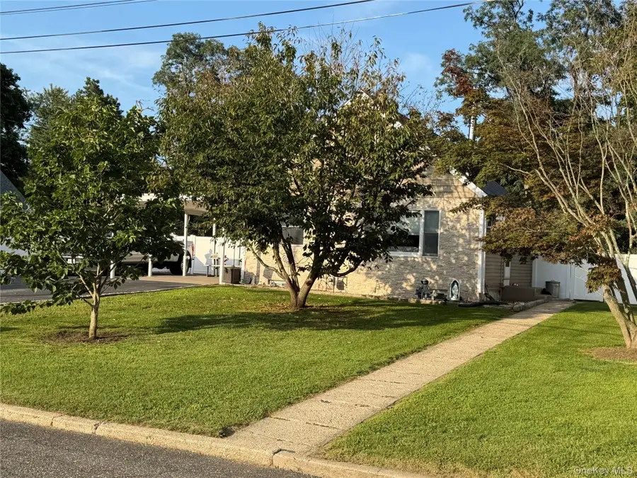 7 Crystal Lane, Brentwood, NY 11717 - #2
