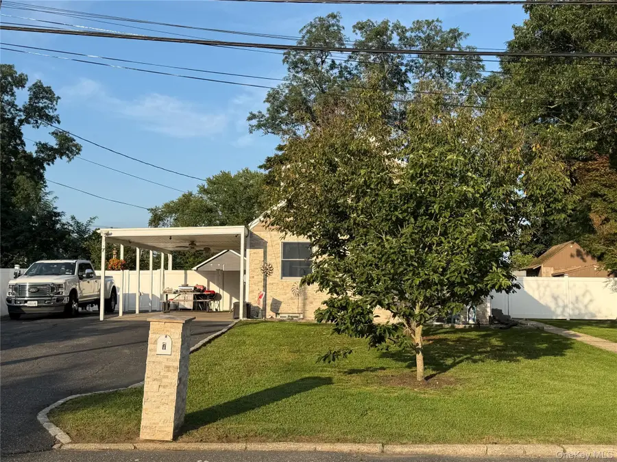 7 Crystal Lane, Brentwood, NY 11717 - #3