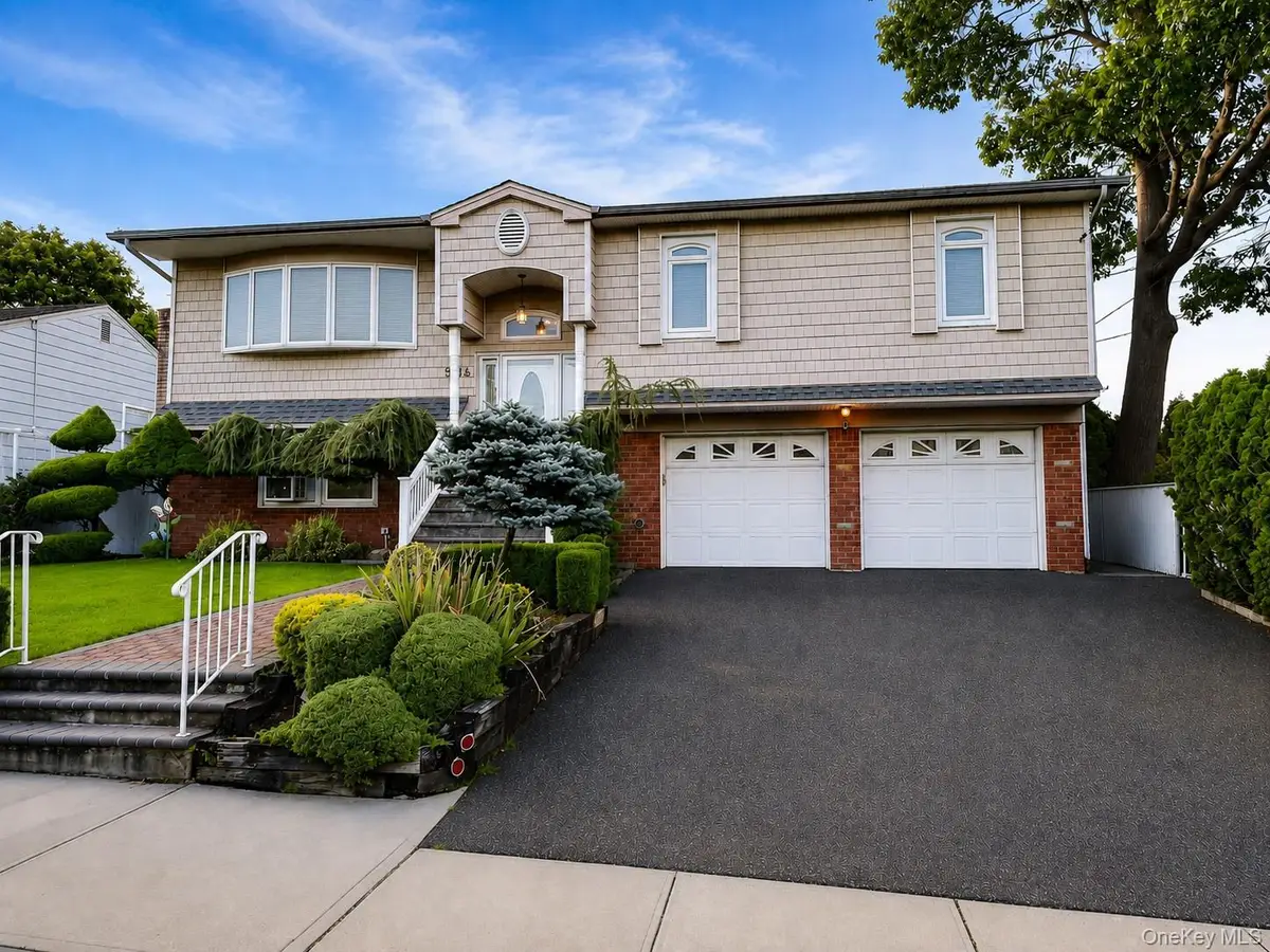 586 Harless Place, West Hempstead, NY 11552 - #1