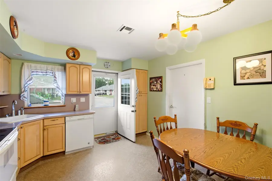 238 Blackpool Court #A, Ridge, NY 11961 - #3