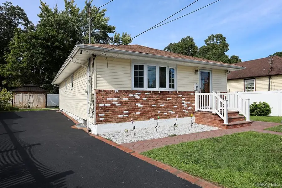 11 Valentine Street, Roosevelt, NY 11575 - #3