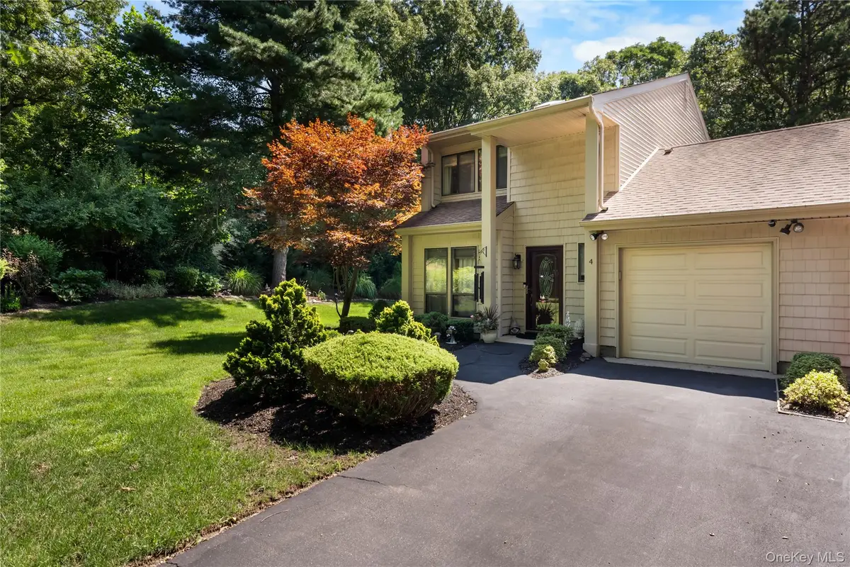 4 Lyndon Court, Bohemia, NY 11716 - #1