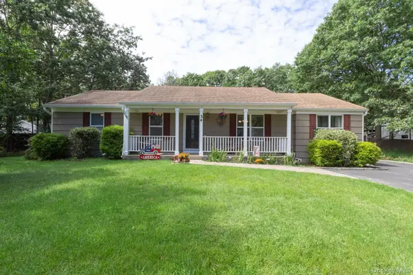 24 Evergreen Drive, Manorville, NY 11949