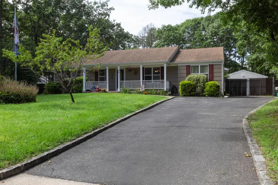 24 Evergreen Drive, Manorville, NY 11949 - #3