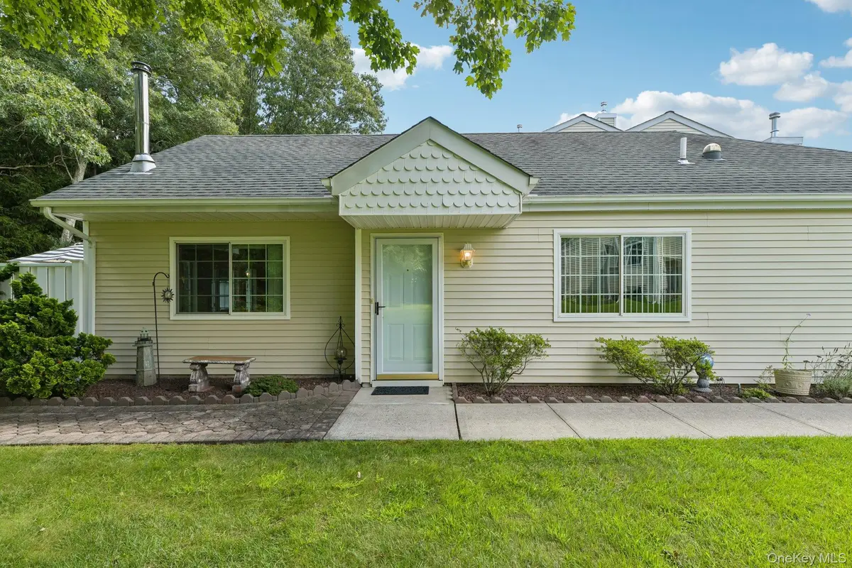 127 Farm House Court, Manorville, NY 11949 - #1