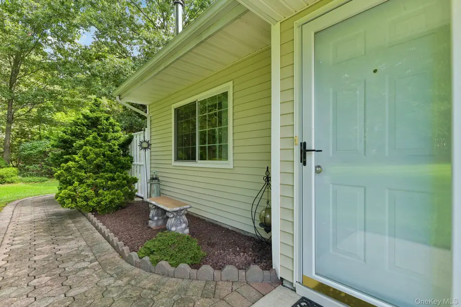 127 Farm House Court, Manorville, NY 11949 - #3