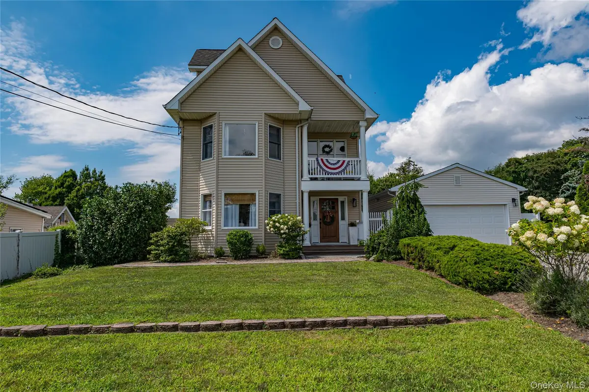 406 Vanderbilt Boulevard, Oakdale, NY 11769 - #1