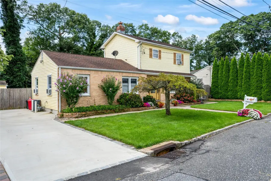 16 12th Street, Ronkonkoma, NY 11779 - #2