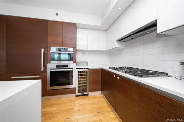 39-16 Prince Street #PhB, Flushing, NY 11354