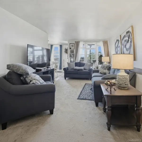 60 Hempstead Avenue #2H, Lynbrook, NY 11563
