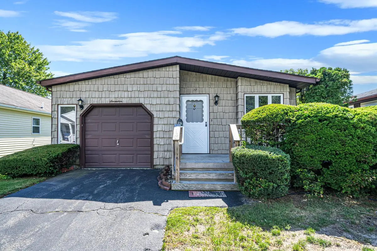 17 Dogwood Lane, Manorville, NY 11949 - #1