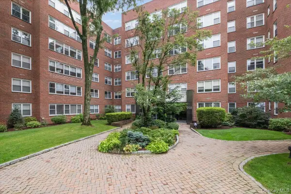 250 Garth Road #2E3, Scarsdale, NY 10583
