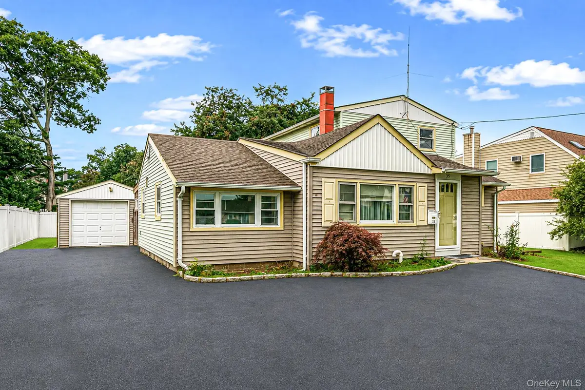 35 Gwendolyn Place, East Islip, NY 11730 - #1