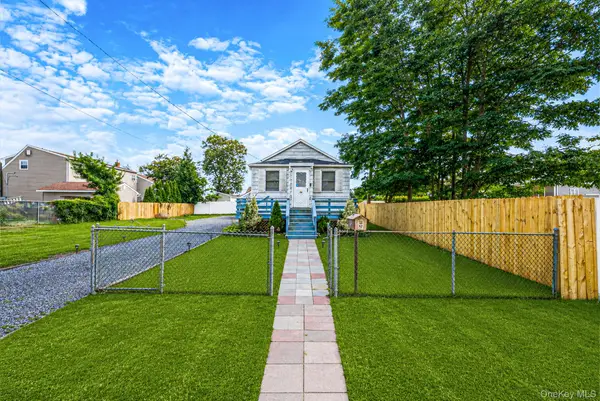 16 Elwin Place, Copiague, NY 11726