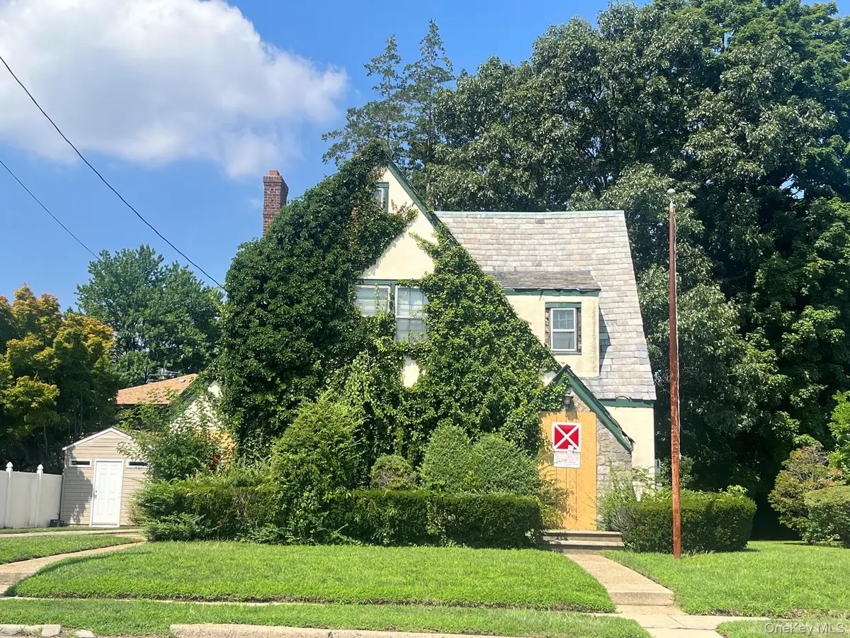 110 Rockaway Parkway, Valley Stream, NY 11580 - #1
