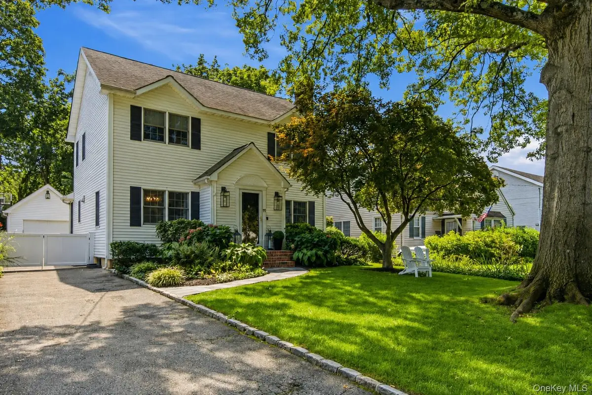11 Bayside Avenue, Port Washington, NY 11050 - #1