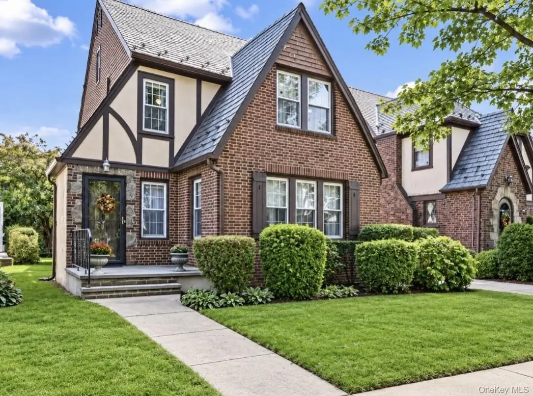 230 Crocus Avenue, Floral Park, NY 11001 - #1