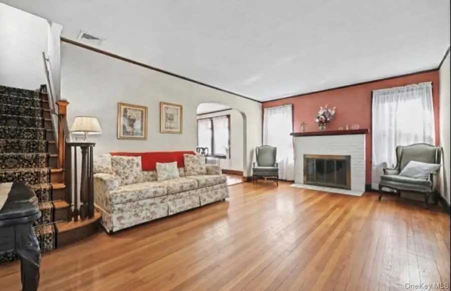 230 Crocus Avenue, Floral Park, NY 11001 - #3
