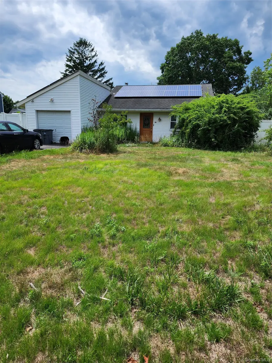 26 Narragansett Avenue, Medford, NY 11763 - #2