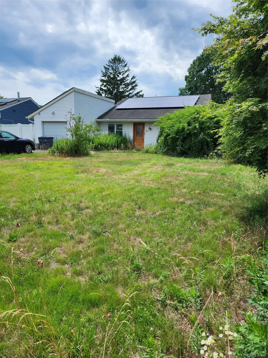 26 Narragansett Avenue, Medford, NY 11763 - #3