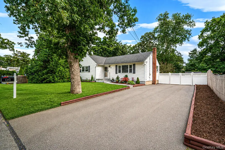 24 Alma Avenue, Lake Grove, NY 11755 - #2