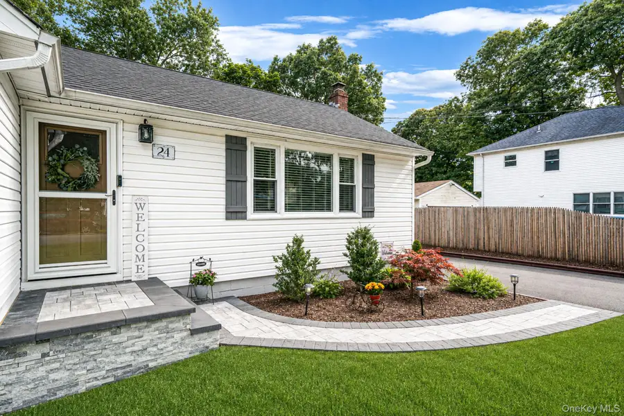 24 Alma Avenue, Lake Grove, NY 11755 - #3