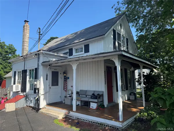 30 Clinton Street, Center Moriches, NY 11934
