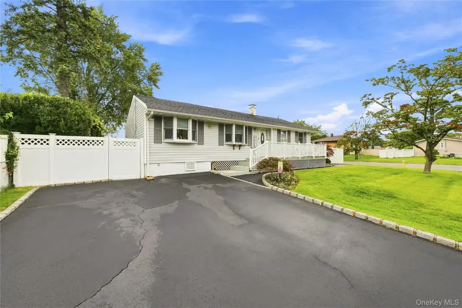 5 Talbot Lane, Selden, NY 11784 - #2