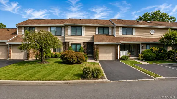 230 Pond View Lane, Smithtown, NY 11787