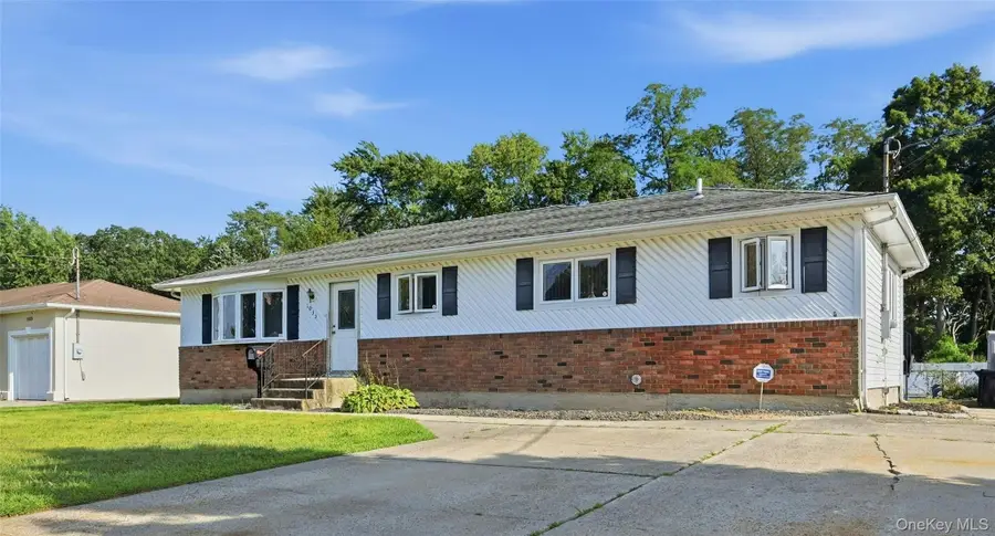 1035 Tooker Avenue, West Babylon, NY 11704 - #3