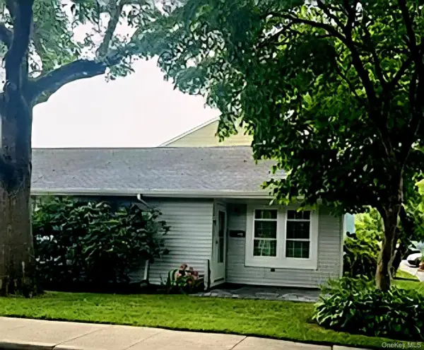 121 Whalers Cove, Babylon, NY 11702
