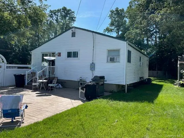 8 Durst Drive, Selden, NY 11784 - #3