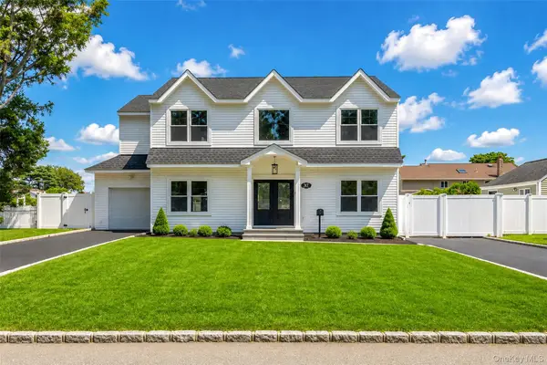 37 Gladstone Avenue, West Islip, NY 11795