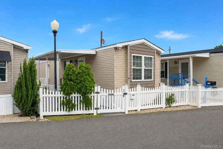 600 Broadway #M10, Amityville, NY 11701 - #3