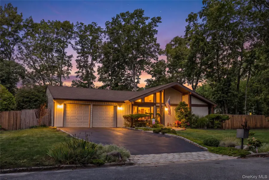 24 Yosemite Lane, Coram, NY 11727 - #3