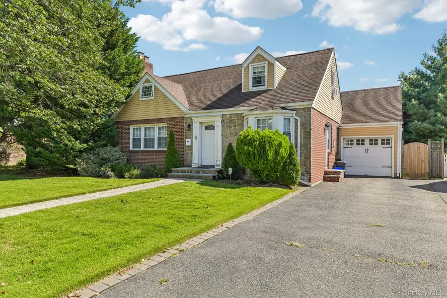 666 Lakeview Avenue, Rockville Centre, NY 11570 - #2