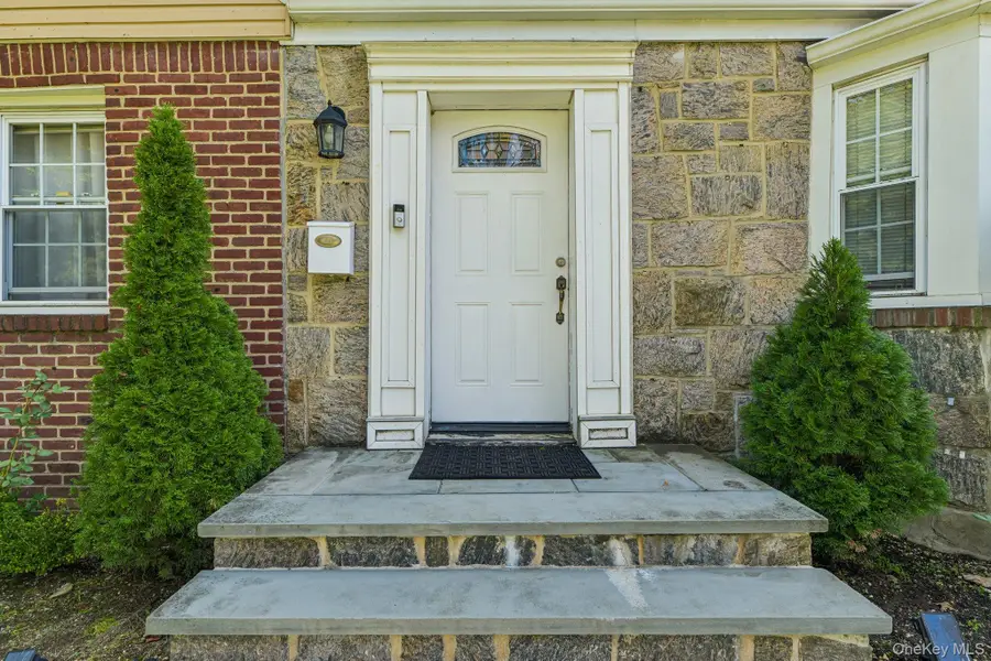 666 Lakeview Avenue, Rockville Centre, NY 11570 - #3